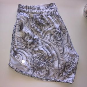 Lululemon Hotty Hot II shorts